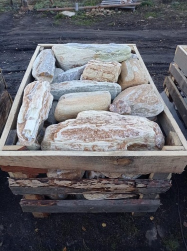 Златолит жёлтый, жёлто-зелёный глыбки и валуны для ланшафтного дизайна купить в Новосибирске