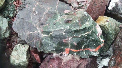 Гигантские зелёные валуны для ландшафтного дизайна весом более 5 тонн купить в Новосибирске