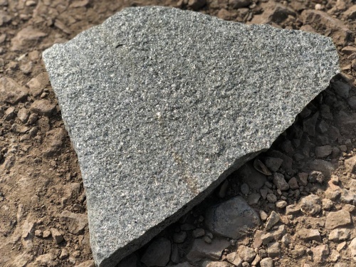 Плитняк златолит Уральский для цоколя, отмостки купить в Новосибирске