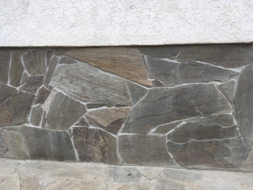 Плитняк златолит Уральский для цоколя, отмостки купить в Новосибирске