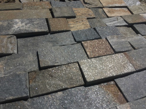 Плитка пилёная златолит Уральский для цоколя, отмостки купить в Новосибирске