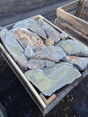 Златолит жёлтый, жёлто-зелёный глыбки и валуны для ланшафтного дизайна купить в Новосибирске