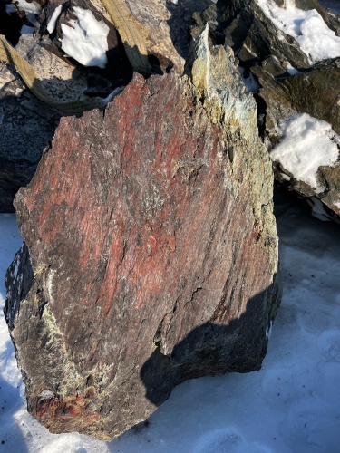 Ландшафтные глыбы красно-фиолетовые 200-1000 килограмм купить в Новосибирске