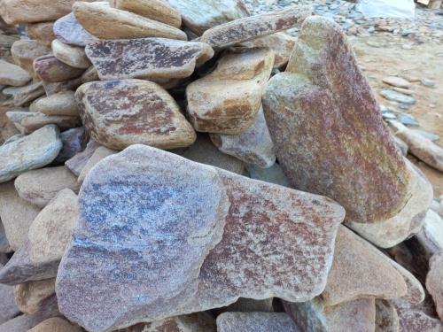 Златолит жёлтый, жёлто-зелёный глыбки и валуны для ланшафтного дизайна купить в Новосибирске