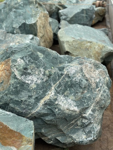 Камни для ландшафтного дизайна зелёные 10-60 килограмм купить в Новосибирске