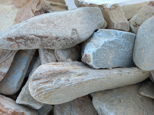 Златолит жёлтый, жёлто-зелёный глыбки и валуны для ланшафтного дизайна купить в Новосибирске