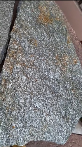 Плитняк златолит серебристый для цоколя, отмостки купить в Новосибирске