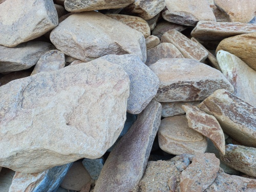 Златолит жёлтый, жёлто-зелёный глыбки и валуны для ланшафтного дизайна купить в Новосибирске