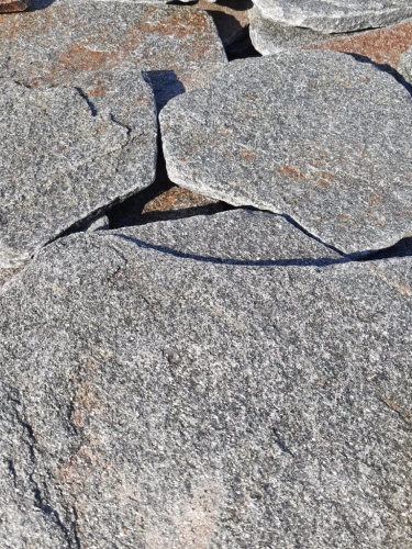 Златолит серебристый галтованный для лестниц купить в Новосибирске