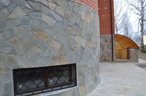 Плитняк златолит Уральский для цоколя, отмостки купить в Новосибирске